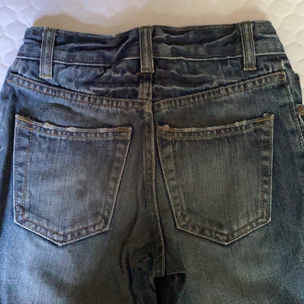 Gap Kid’s distressed jeans, Loose Fit - Picture 6 of 8